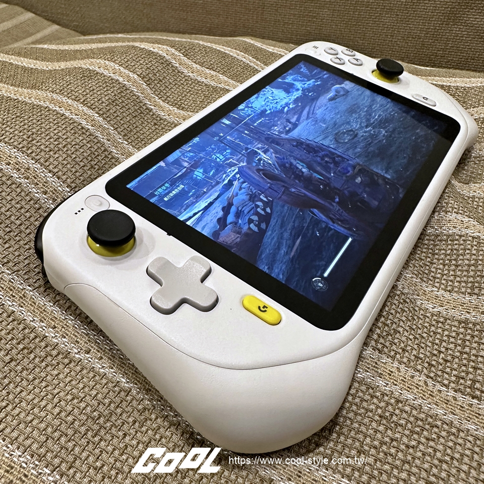 Logitech G CLOUD雲端遊戲掌機開箱近賞！躺著玩、坐著玩、趴著玩3A大作《刺客教條》好好玩