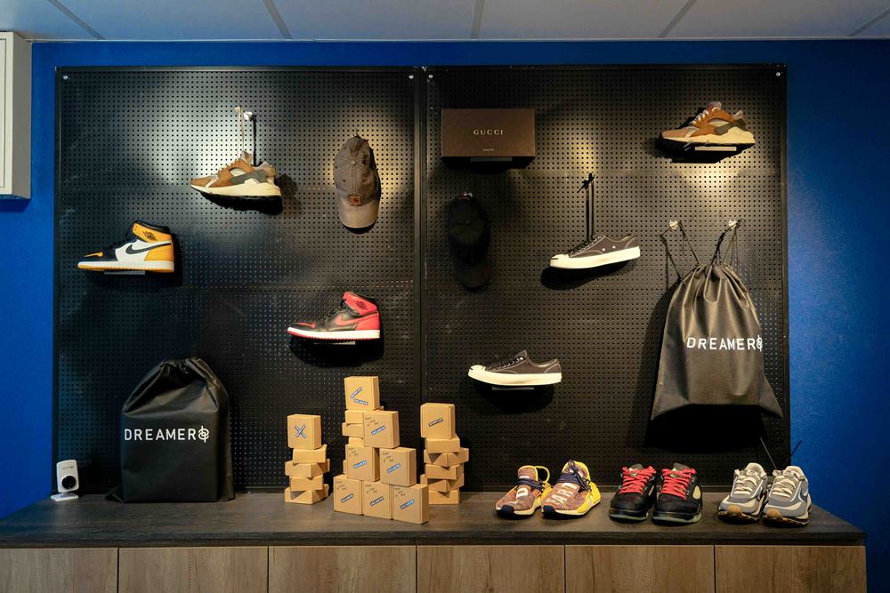 到府收送服務讓你在家也能輕鬆洗鞋！COOL 編直擊 Dreamers 鞋包帽洗護專門店，防水、補色也一應俱全！