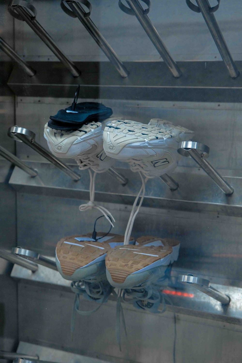 到府收送服務讓你在家也能輕鬆洗鞋！COOL 編直擊 Dreamers 鞋包帽洗護專門店，防水、補色也一應俱全！