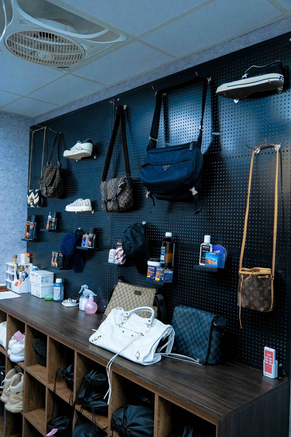 到府收送服務讓你在家也能輕鬆洗鞋！COOL 編直擊 Dreamers 鞋包帽洗護專門店，防水、補色也一應俱全！