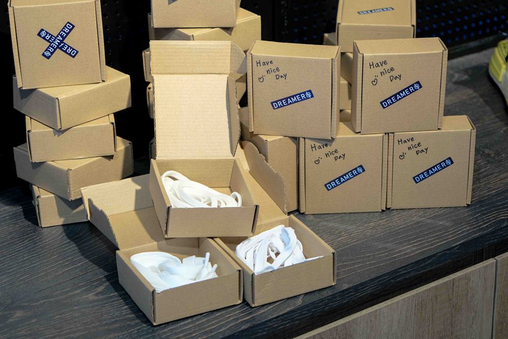 到府收送服務讓你在家也能輕鬆洗鞋！COOL 編直擊 Dreamers 鞋包帽洗護專門店，防水、補色也一應俱全！