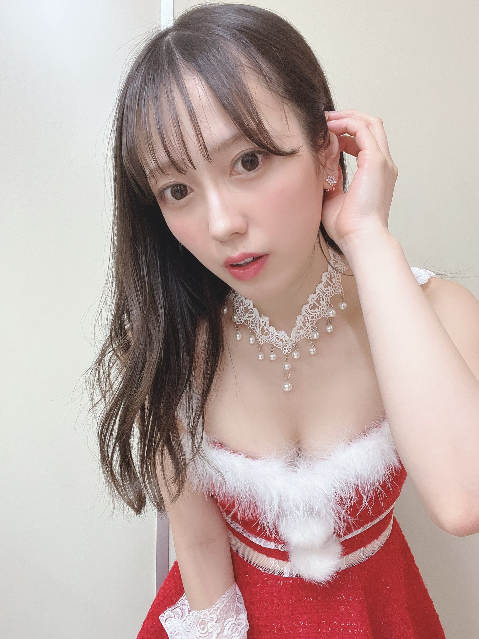 偶像轉戰 AV 大成功！小湊四葉 出道作登上「2022 年度銷售排行榜」冠軍　