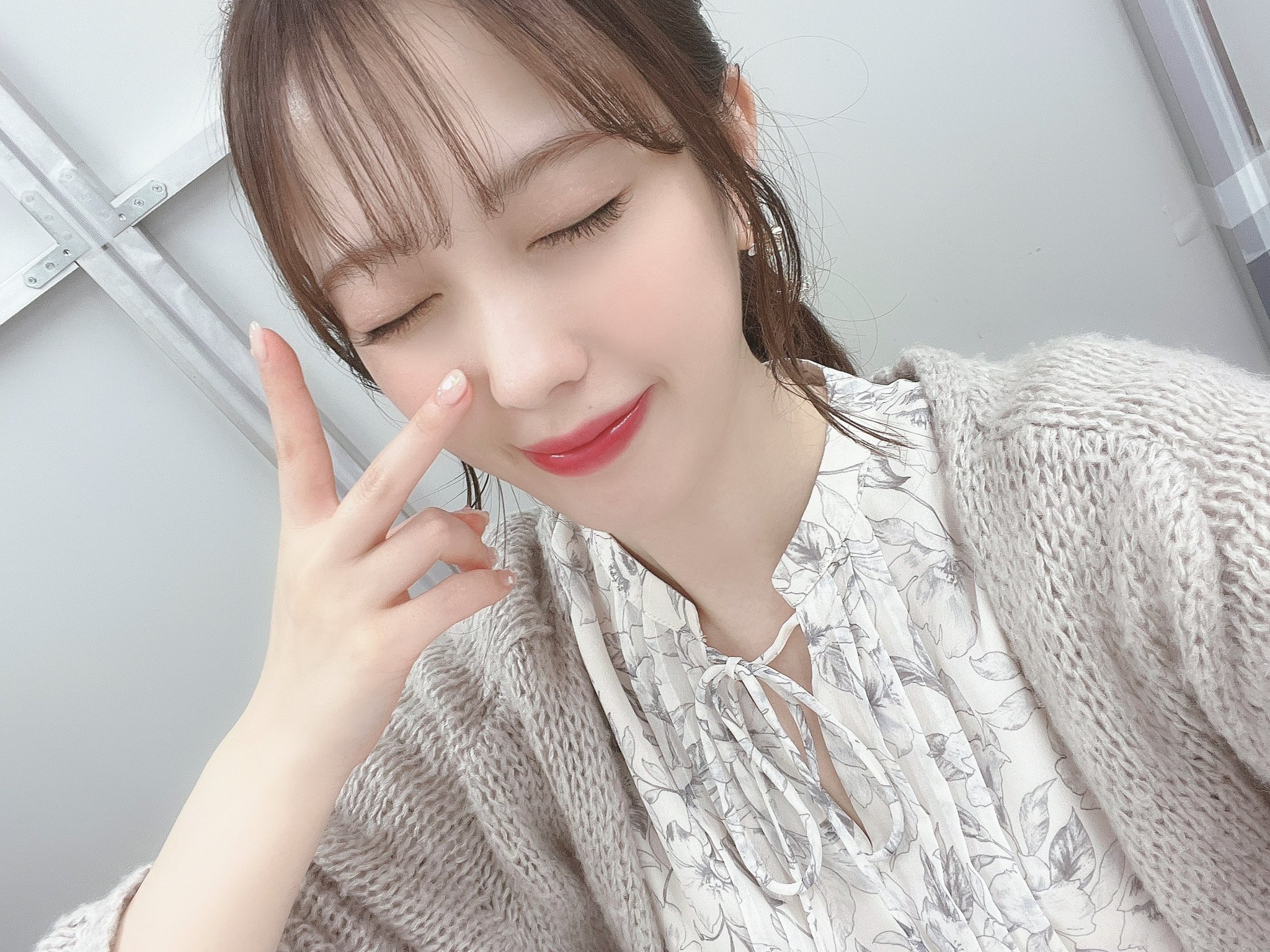 偶像轉戰 AV 大成功！小湊四葉 出道作登上「2022 年度銷售排行榜」冠軍　