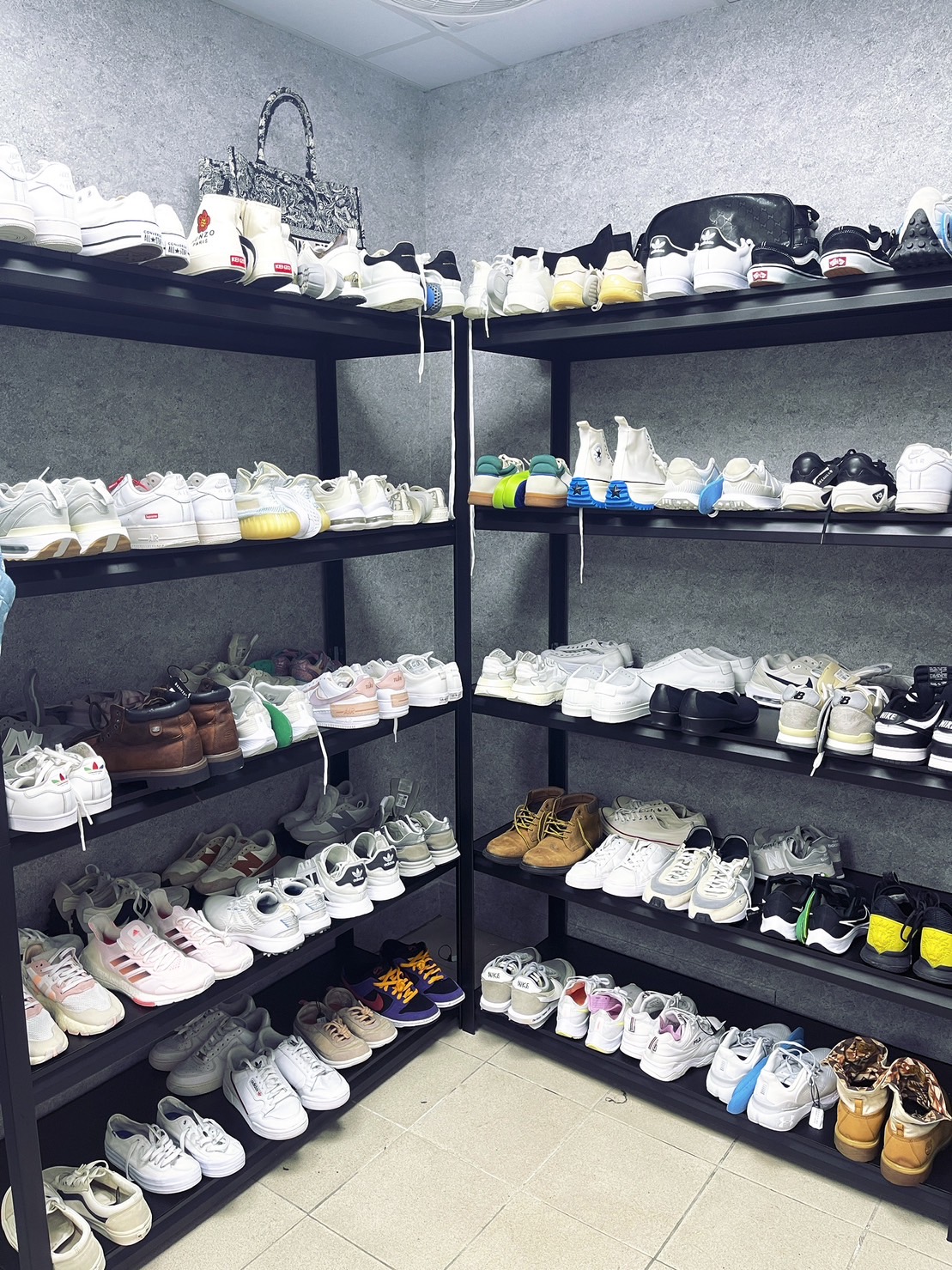 到府收送服務讓你在家也能輕鬆洗鞋！COOL 編直擊 Dreamers 鞋包帽洗護專門店，防水、補色也一應俱全！