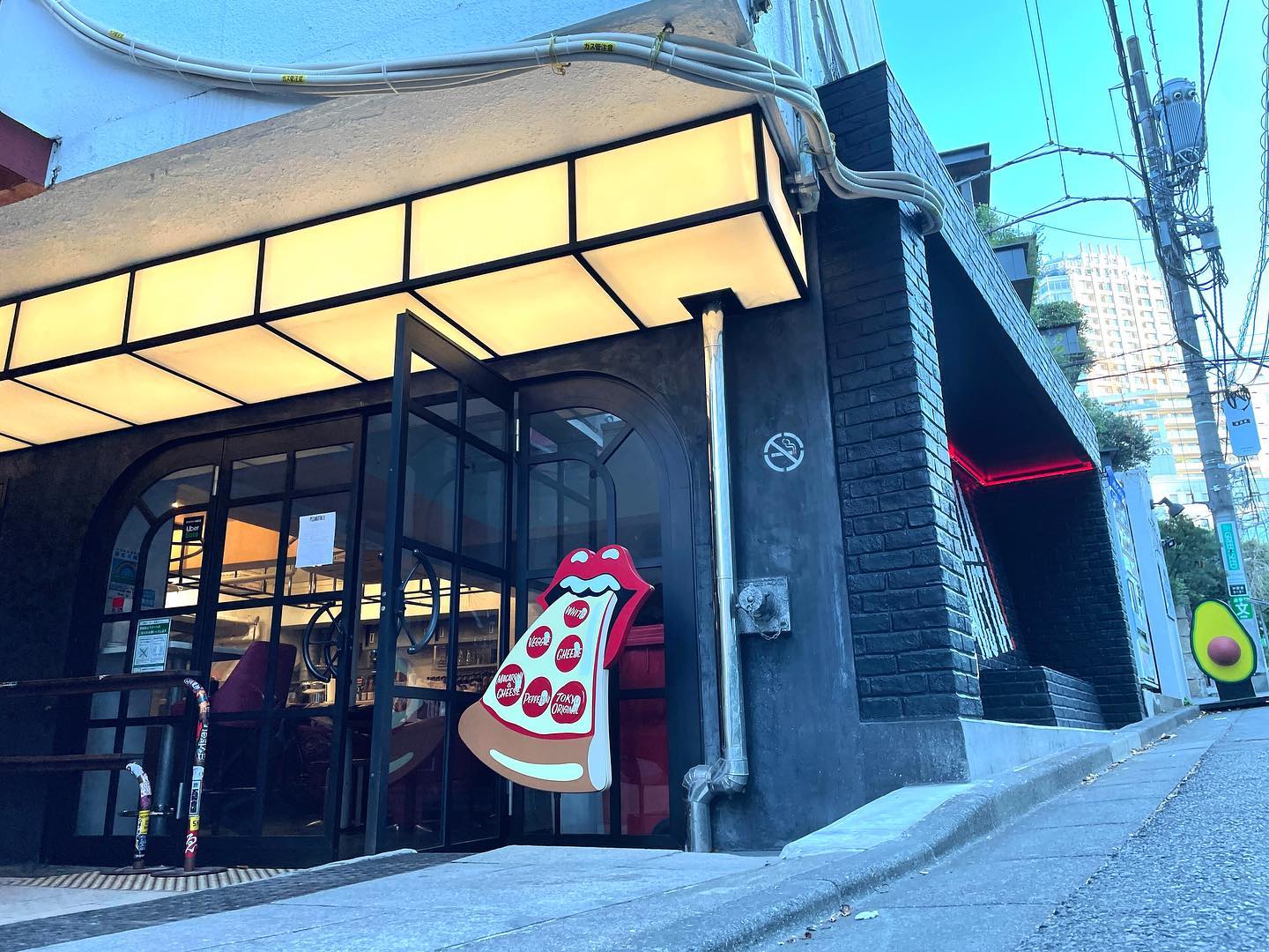 會滑板、懂穿搭、有品牌，還開了披薩店！？搶買前先來認識 Uniqlo Skater Collection 主理人！