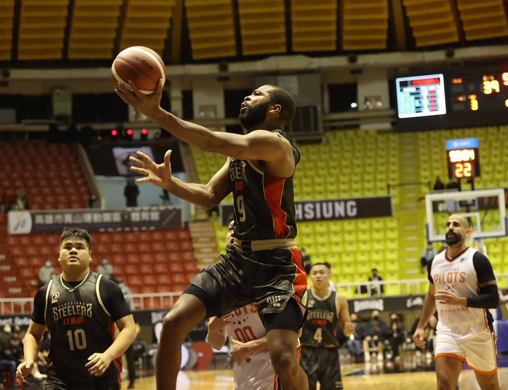 寫下聯盟最長 9 連勝！「69 大魔王」盧峻翔狂飆 28 分，領航猿輕取鋼鐵人賞 7 連敗！