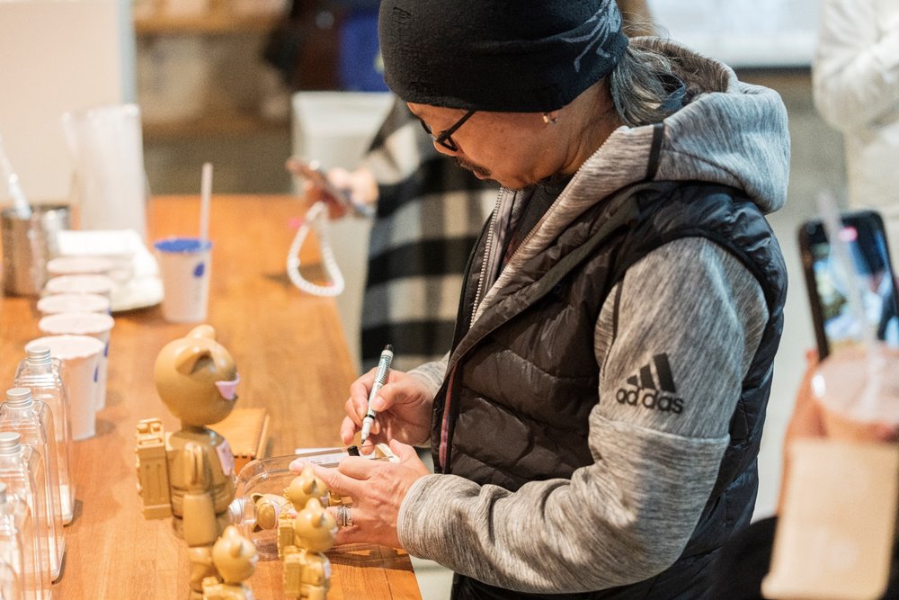 來自台灣的藝術潮玩！麥吉 machi machi X 方文山龐克貓聯名展限定登場，青花瓷、紅顏如霜特殊版來這就看得到！