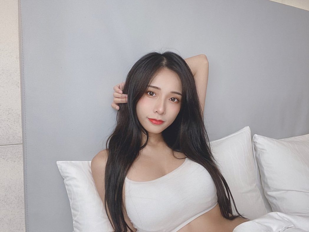 情人節曝光新戀情！網紅 YouTuber 閃亮亮公開「新男友」：謝謝寶