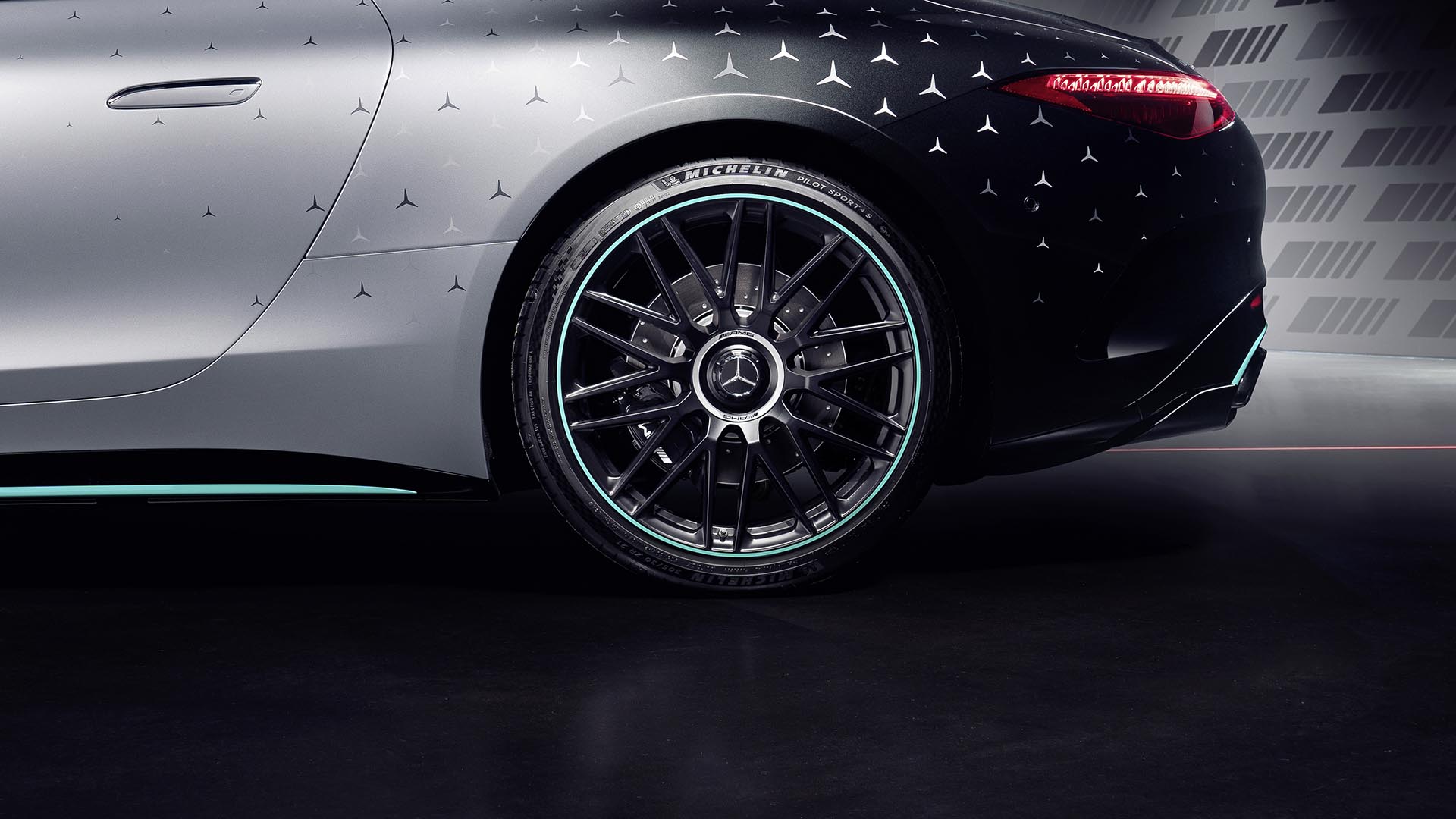 F1 賽車經典塗裝、全球限量 100 台，Mercedes-AMG 推出 SL 63 Motorsport Collectors Edition！