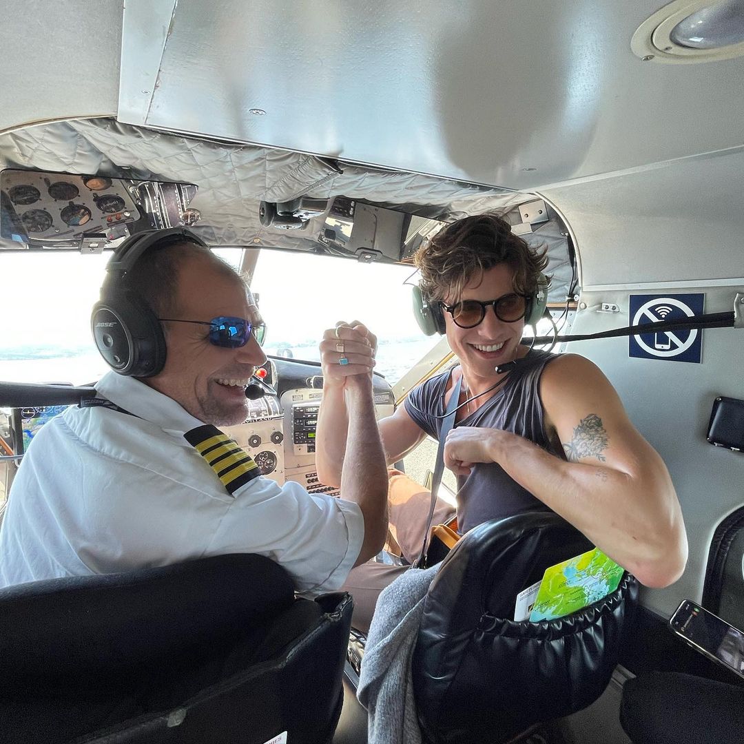 尚恩曼德斯越愛越大方！緊牽 51 歲按摩師女友現身「葛萊美獎 After Party 」姊弟戀穩交中