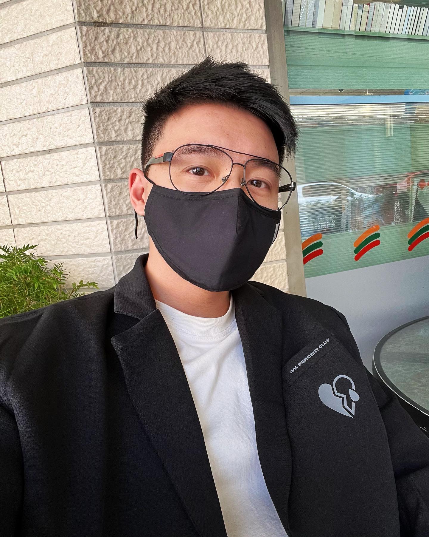 這是免費仔可以看的嗎？ Toyz 激戰「兇版李毓芬」直播開房泡湯　繩縛遊戲＋ 02 搖網狂喊：流量密碼