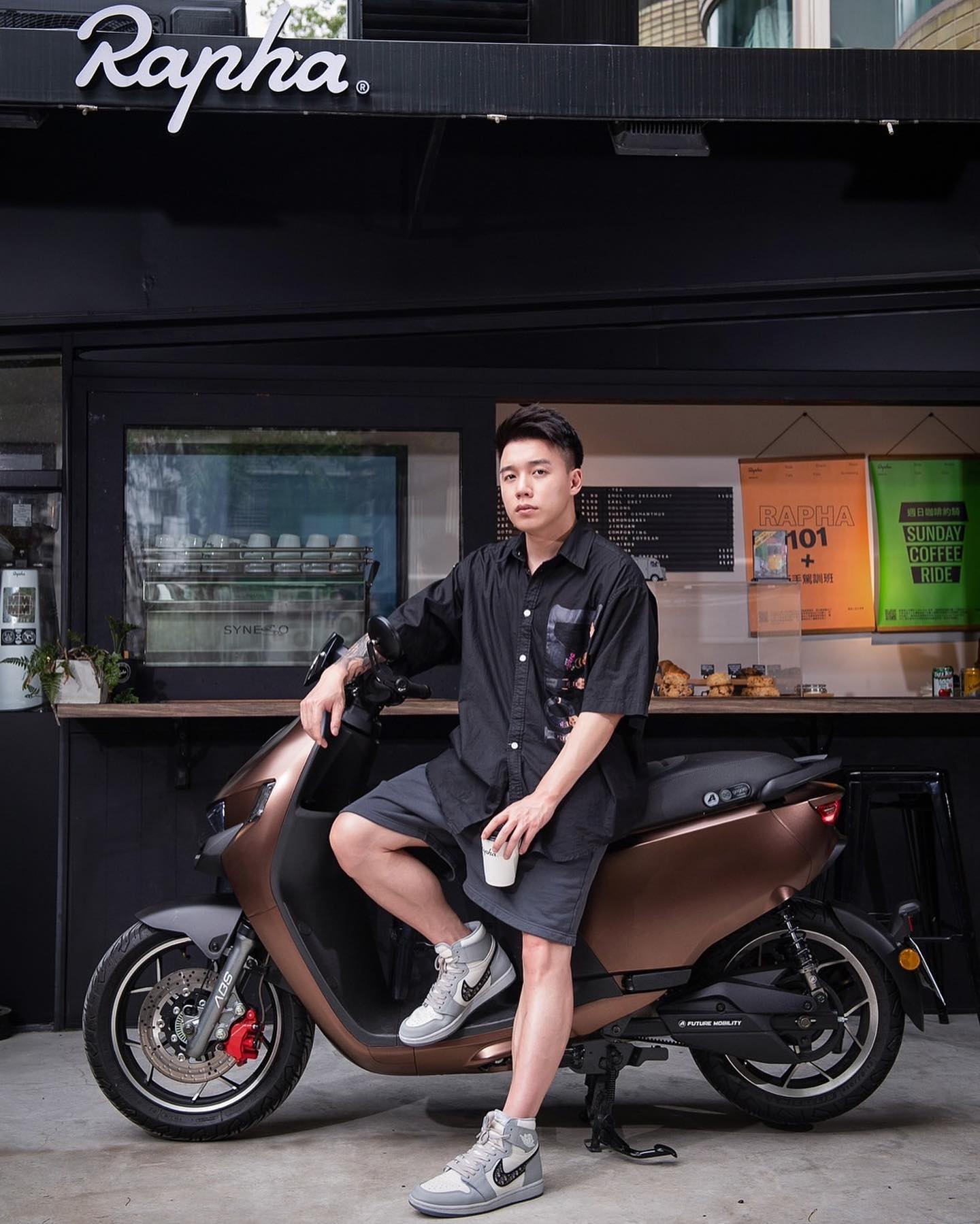 這是免費仔可以看的嗎？ Toyz 激戰「兇版李毓芬」直播開房泡湯　繩縛遊戲＋ 02 搖網狂喊：流量密碼