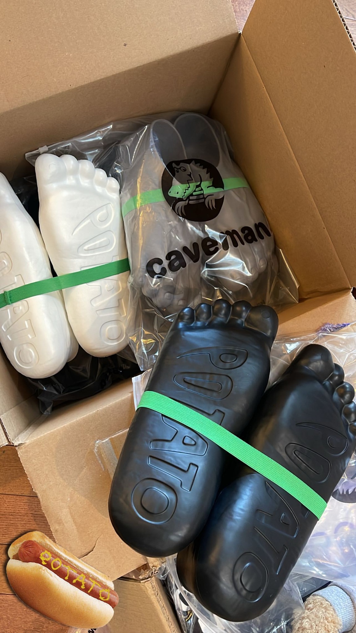 話題「山頂洞人大腳」鞋履真的來了！ IMRAN POTATO x CROCS 聯乘鞋履三色搶先曝光！