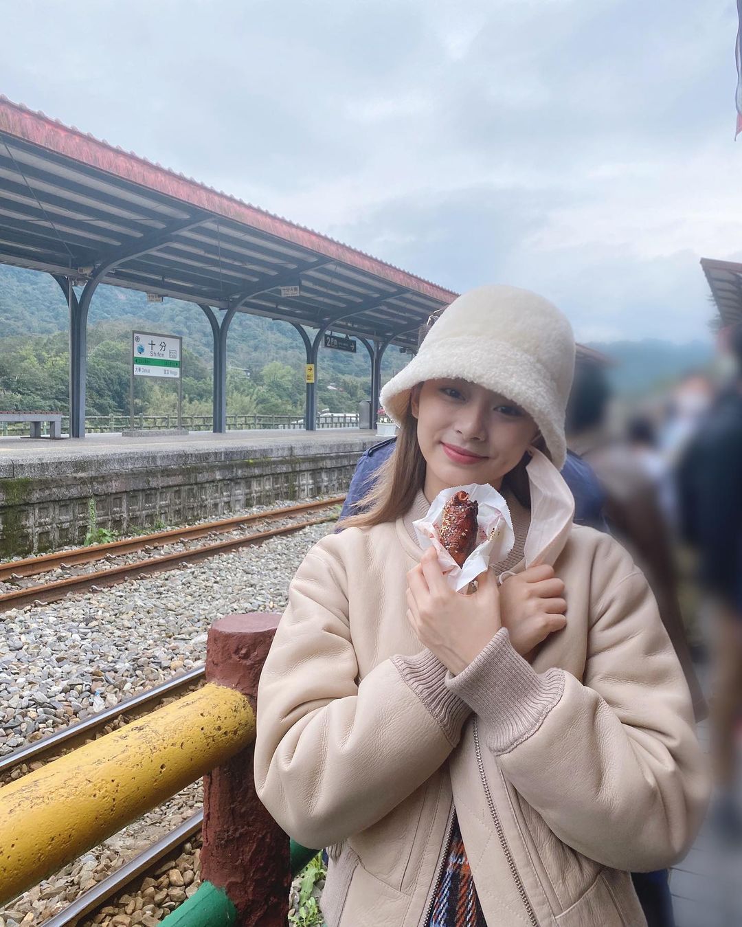 「國民女友」周子瑜曬初戀仙氣美照迷倒百萬人！連 IG 官方小編也淪陷