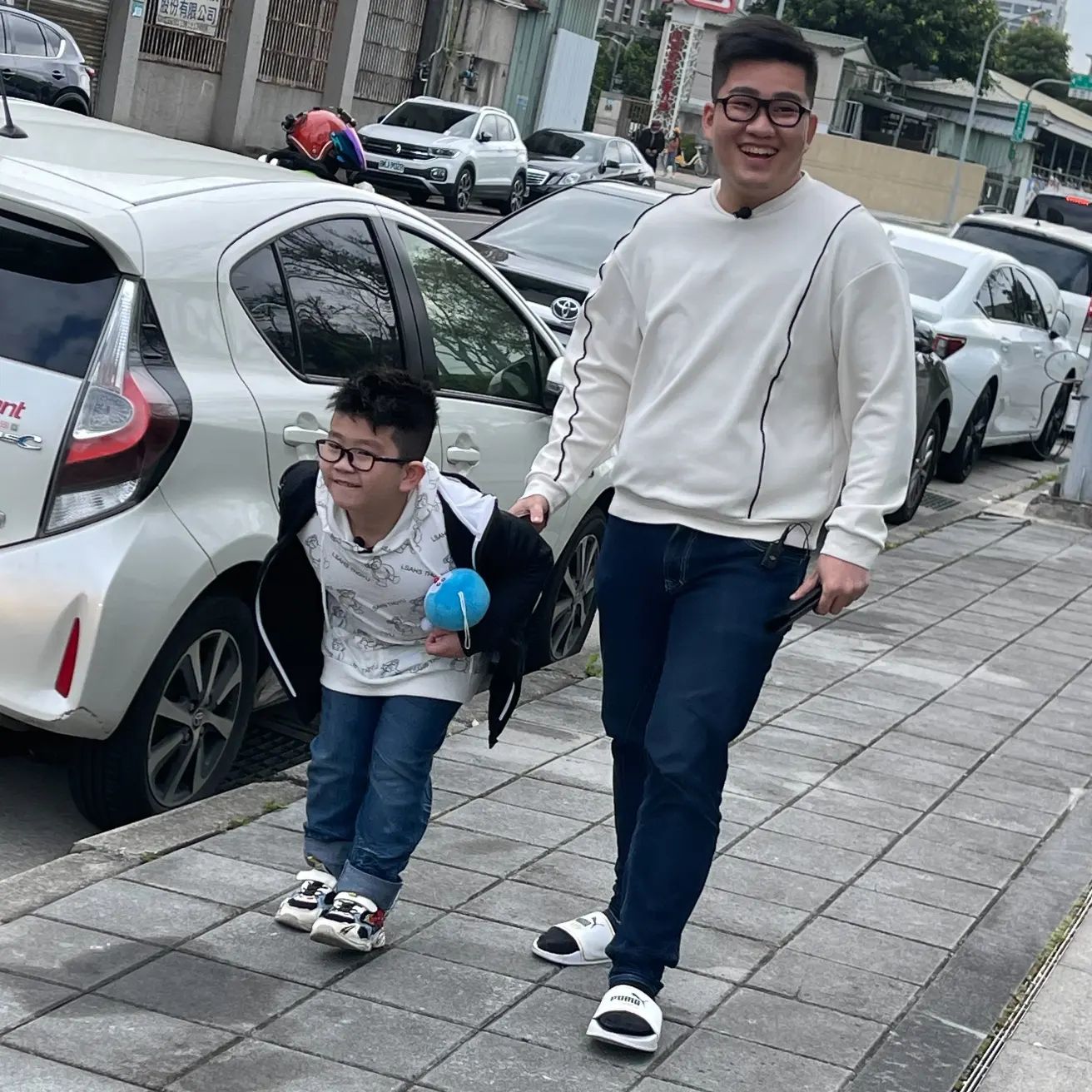 網友笑推「原來小孩都這麼大了！」Joeman 攜手 新豐街底迪 攜手拍片，竟因太相似、連本人都震驚：真的不能偷生