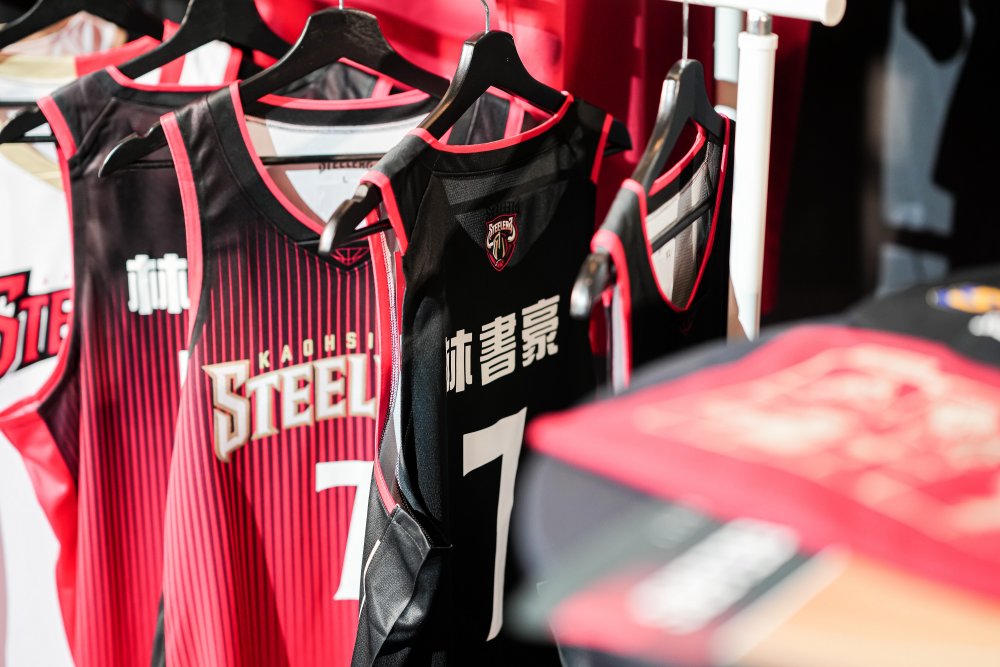 每場比賽加碼送實戰球衣、球鞋！林書豪宣布進一顆三分就捐 15000 元給公益聯盟，網讚：聖光豪！