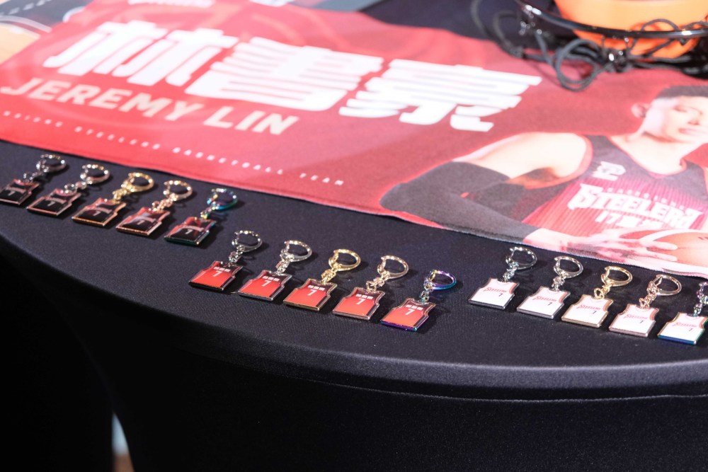 每場比賽加碼送實戰球衣、球鞋！林書豪宣布進一顆三分就捐 15000 元給公益聯盟，網讚：聖光豪！