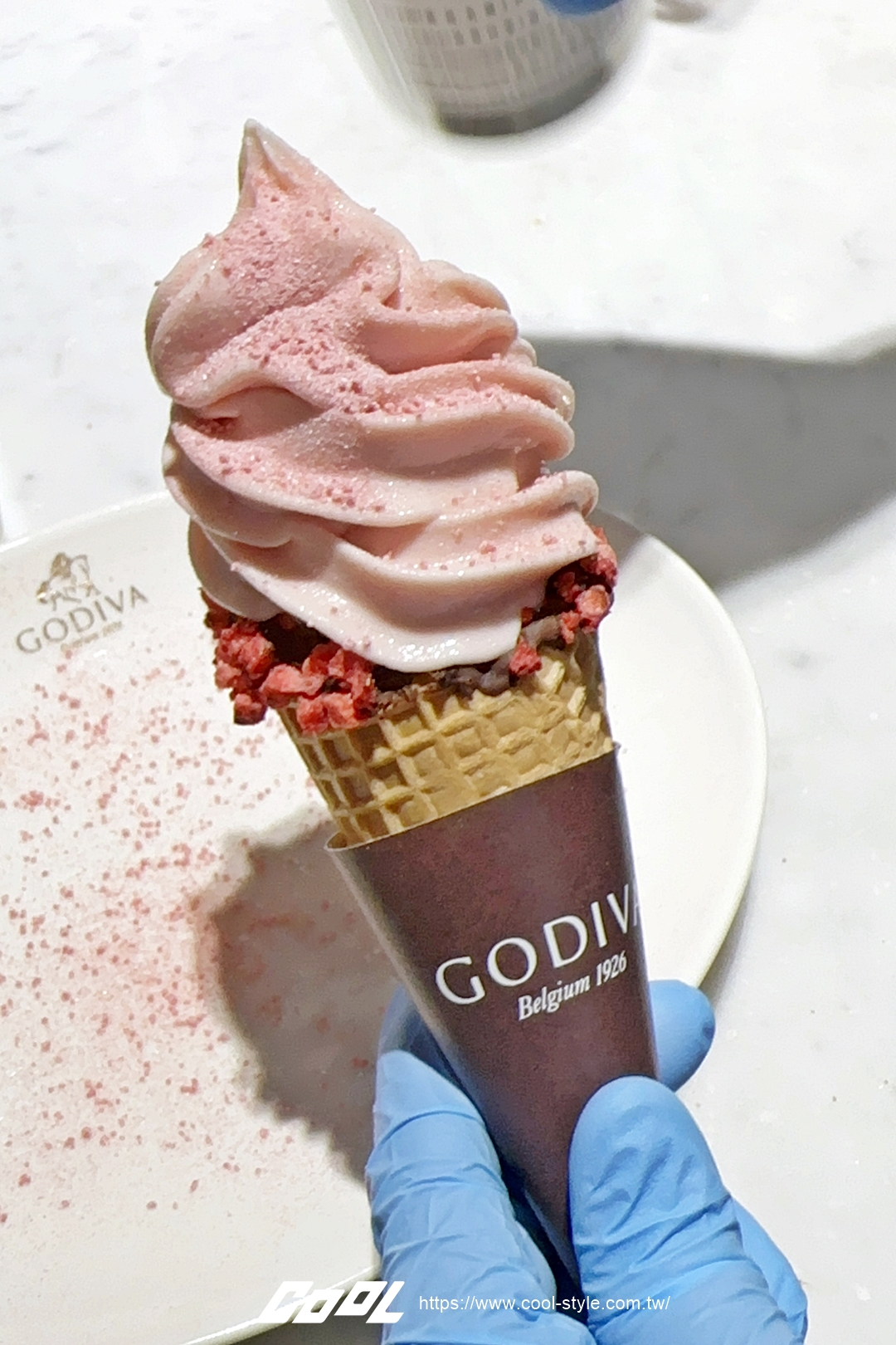 酸甜戀愛的滋味！GODIVA 草莓霜淇淋、草莓奶昔限量回歸！冰淇淋控非嚐不可！