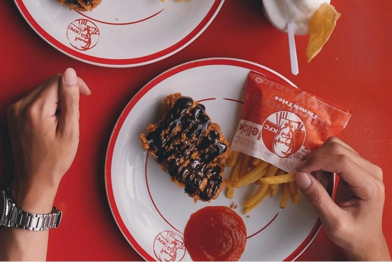 情人節「驚奇」提案！肯德基下週新品「巧克力炸雞」提前公開？網友：難以想像的味道呀！