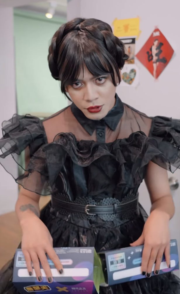 可惡，好正？喬瑟夫 ChillSeph 超神 Cosplay 「星期三」 萬名網友朝聖：史上最像！