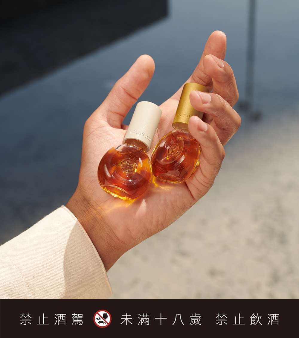 喝一口就是萬元！ LeBron 私愛的「烈酒之王」路易十三於 BELLAVITA 開設快閃店，推出迷你瓶皮件當配飾！