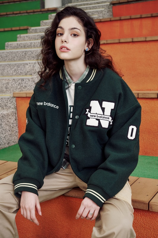跟 IU 談場校園初戀？ New Balance 釋出 NB 1906 潮流形象店限定服飾，美式學院風強勢回歸！