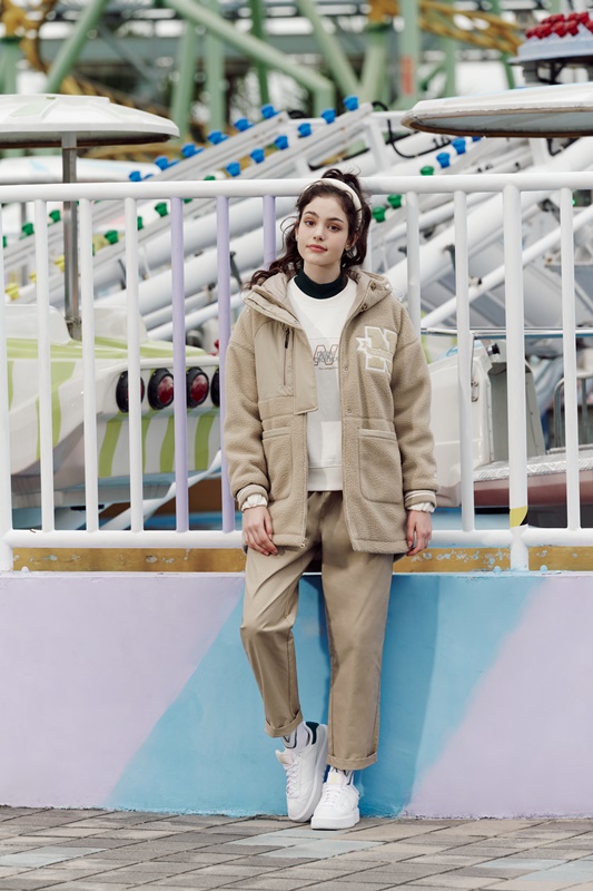 跟 IU 談場校園初戀？ New Balance 釋出 NB 1906 潮流形象店限定服飾，美式學院風強勢回歸！