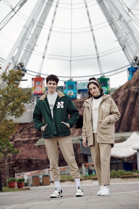 跟 IU 談場校園初戀？ New Balance 釋出 NB 1906 潮流形象店限定服飾，美式學院風強勢回歸！