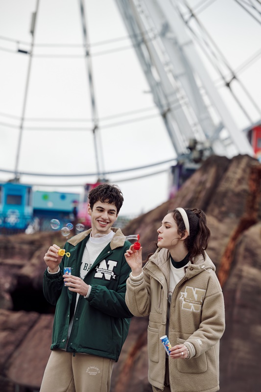 跟 IU 談場校園初戀？ New Balance 釋出 NB 1906 潮流形象店限定服飾，美式學院風強勢回歸！