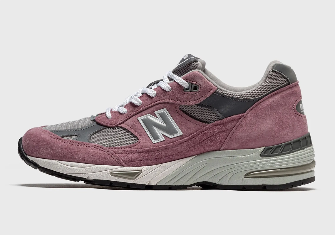 騷粉工裝潮人必備！New Balance 991 全新配色「Pink Suede」正式公開！