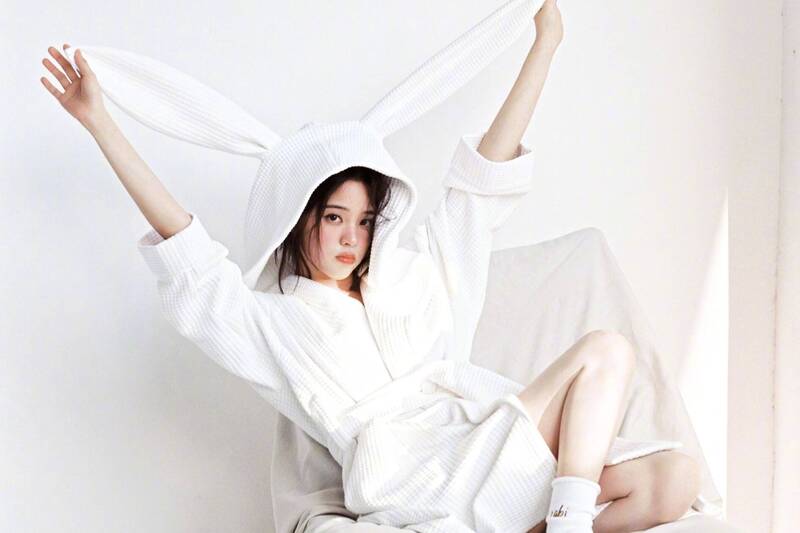 浴袍售價高達 4 千！歐陽娜娜主理品牌 nabi 遭業內人士踢爆「真實製造成本」：相當粗糙