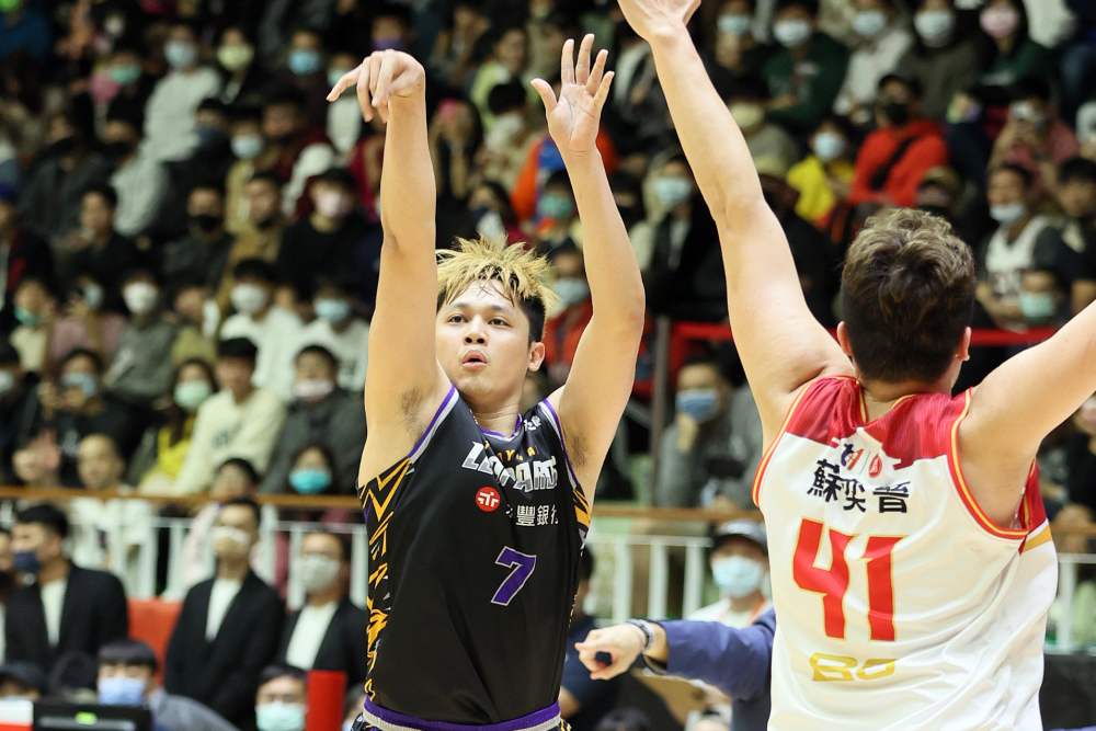 魔獸回歸繳雙十表現，帶隊終止十連敗！桃園雲豹大比分擊敗台中太陽，年後打出新氣象！