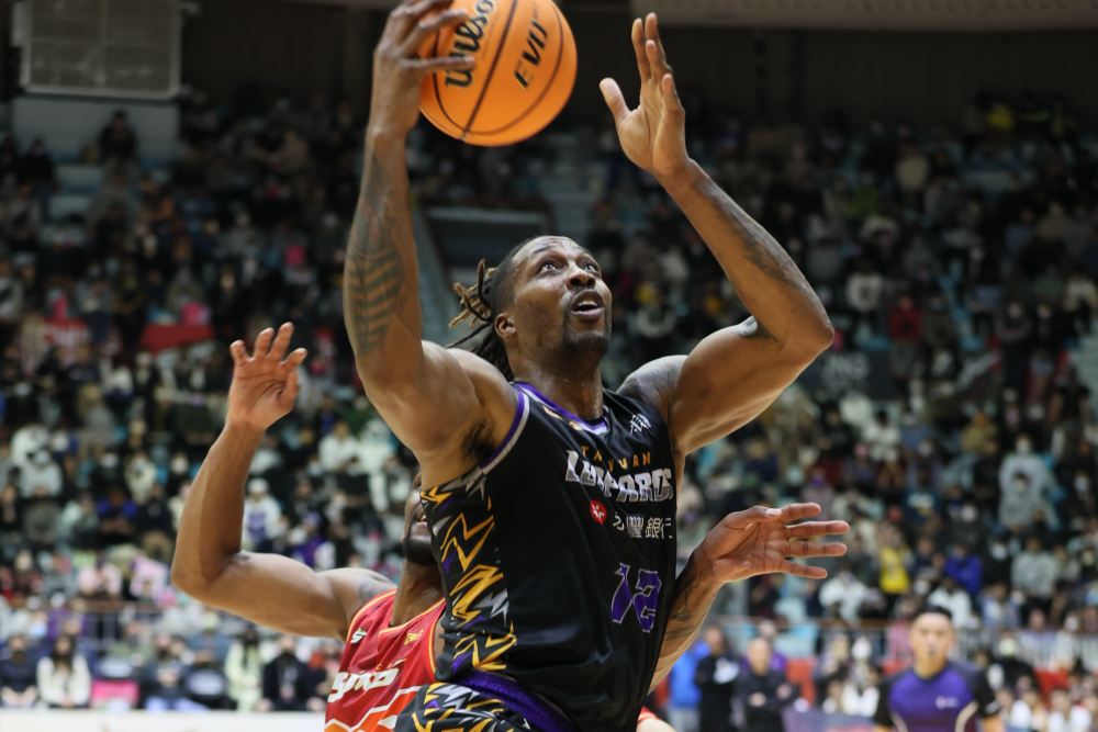 魔獸回歸繳雙十表現，帶隊終止十連敗！桃園雲豹大比分擊敗台中太陽，年後打出新氣象！