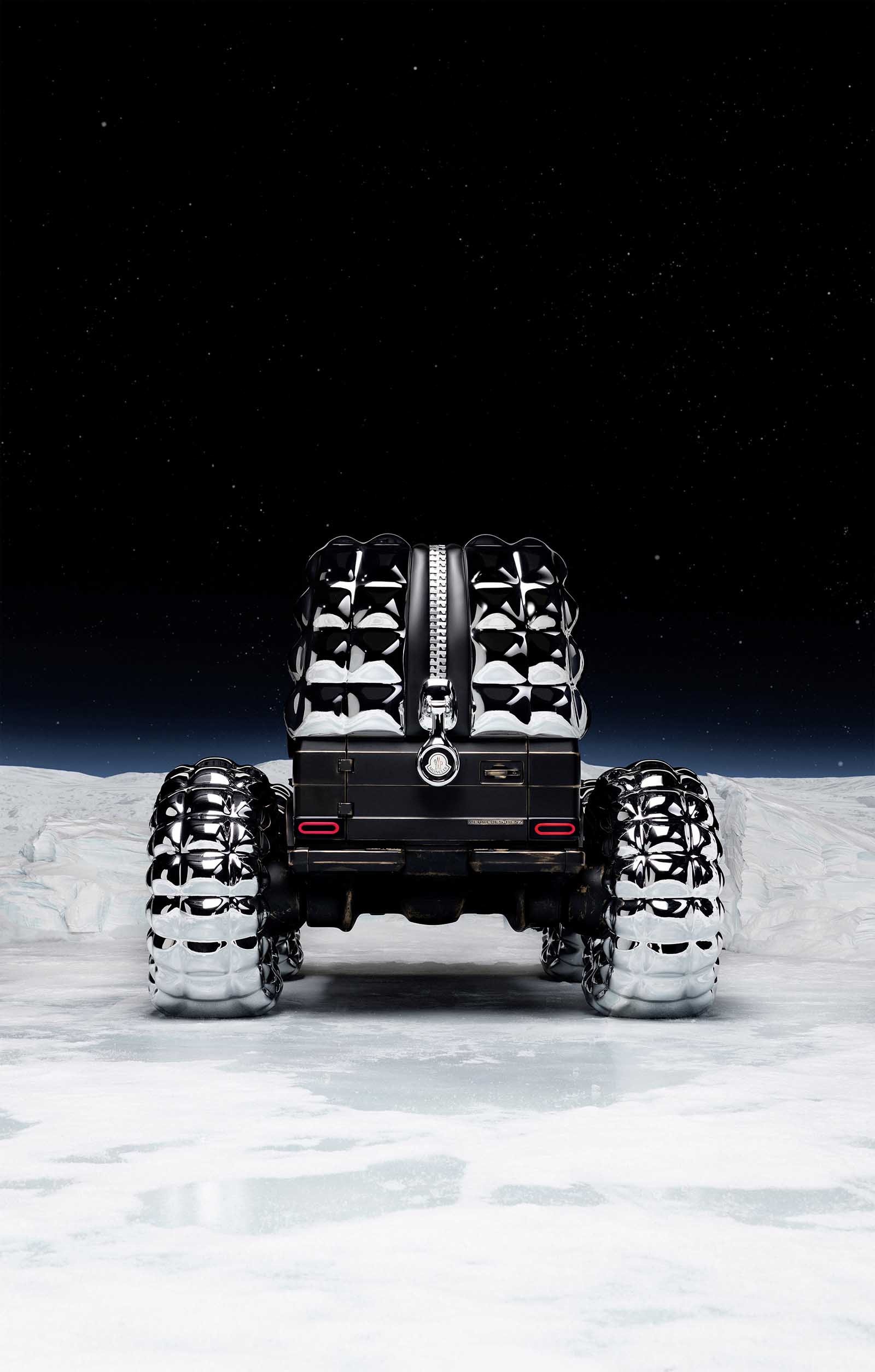 羽絨大 G 太吸睛！Moncler 攜手 Mercedes-Benz 打造「PROJECT MONDO G」藝術品！