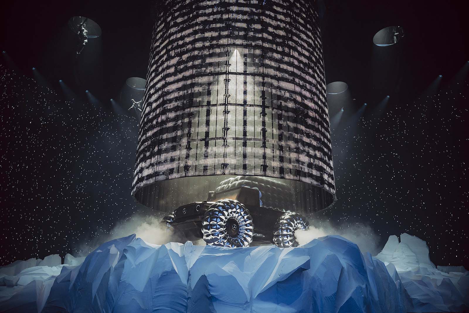 羽絨大 G 太吸睛！Moncler 攜手 Mercedes-Benz 打造「PROJECT MONDO G」藝術品！