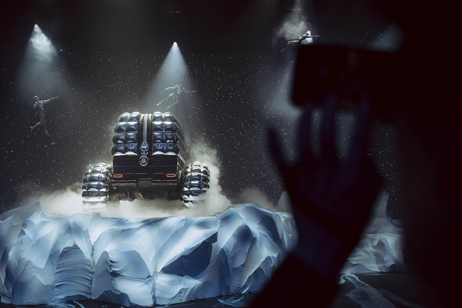 羽絨大 G 太吸睛！Moncler 攜手 Mercedes-Benz 打造「PROJECT MONDO G」藝術品！