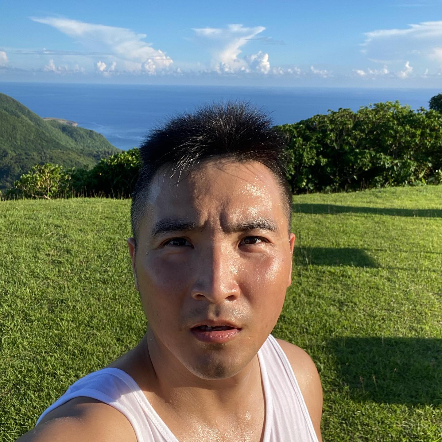 谷阿莫開箱永和負評飯店！業者回「你們爬窗上去可以嗎？」衝突場面曝光