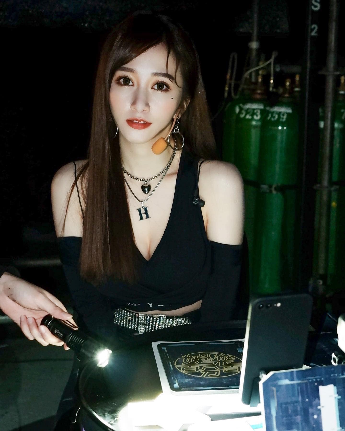 陳零九情斷 10 年女友！ 3 女星疑選邊站　先後發文暗嗆「狐狸精」篠崎泫首度回應