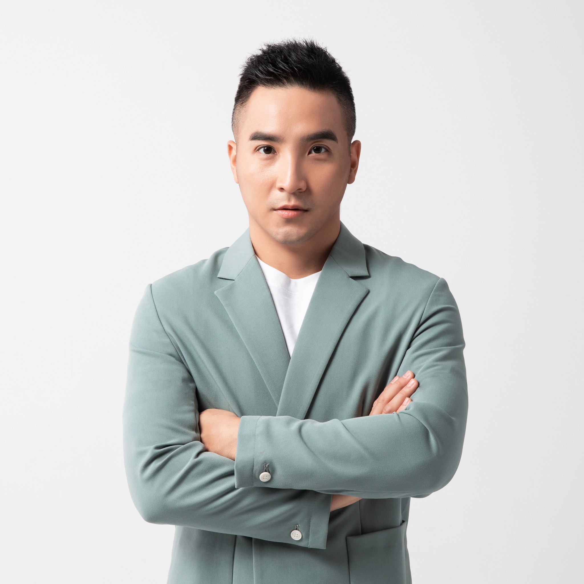 谷阿莫開箱永和負評飯店！業者回「你們爬窗上去可以嗎？」衝突場面曝光