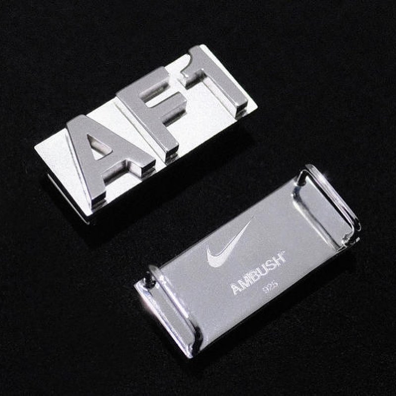 三方絲綢、Supreme x Dunk SB！近期值得關注的 5 雙「話題聯名」，荷包再厚也根本不夠花！