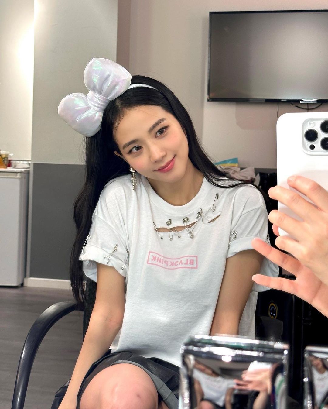 BLACKPINK 最後壓軸！Jisoo 首波 SOLO 主打照釋出「絕美紅花妝容」根本仙女　加碼公開專輯時間