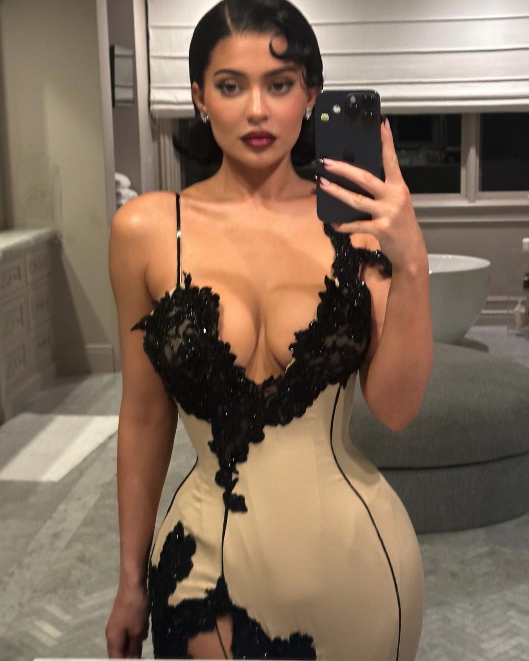 霸凌傳聞再起？Kylie Jenner 一張照片挨轟針對 Selena Gomez，追蹤人數瞬間蒸發 100 萬人！