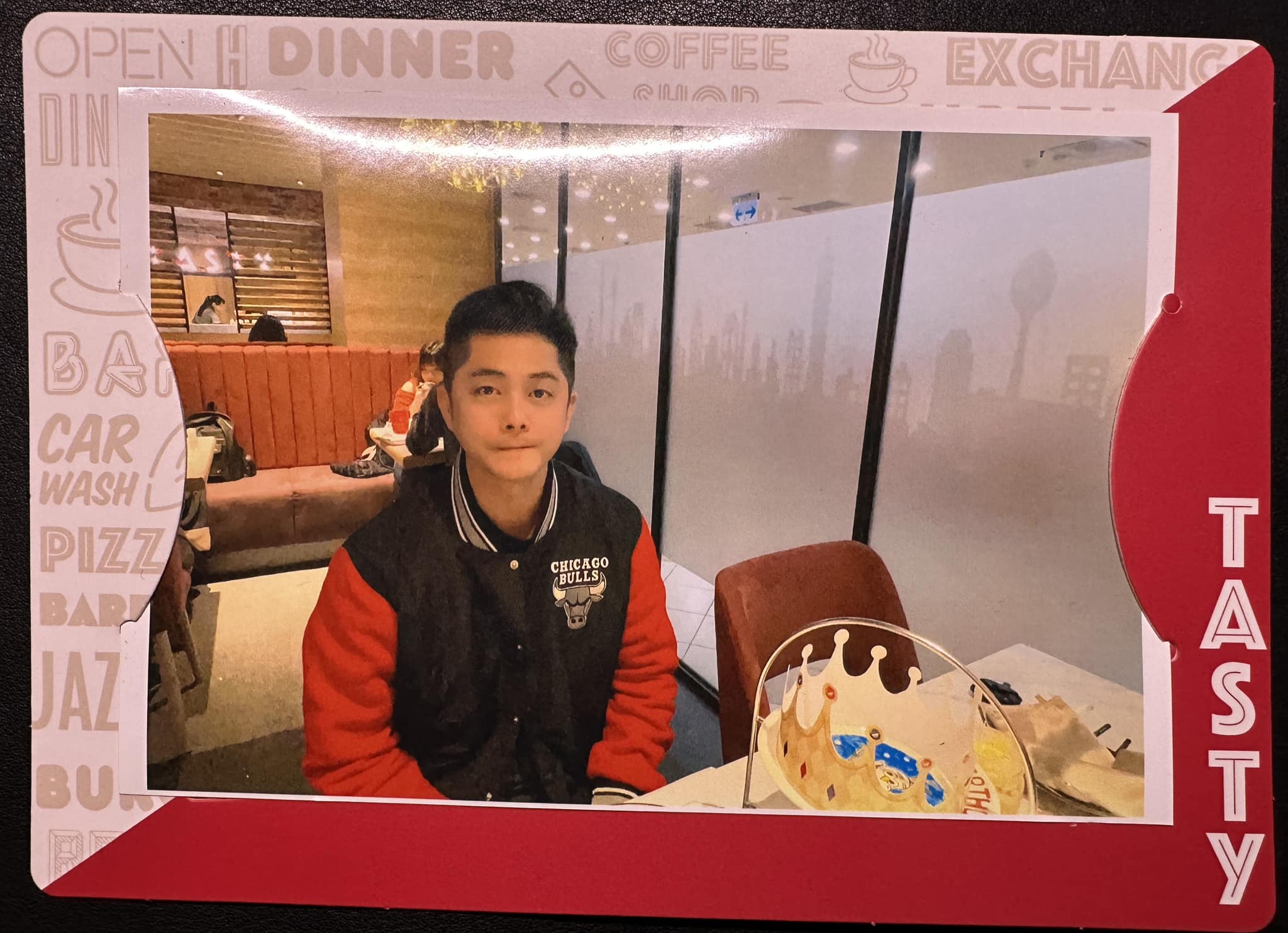 有夠地獄！網紅狂練一個晚上「蔥油餅闆娘掉鈔術」 38 秒影片一天吸萬人朝聖