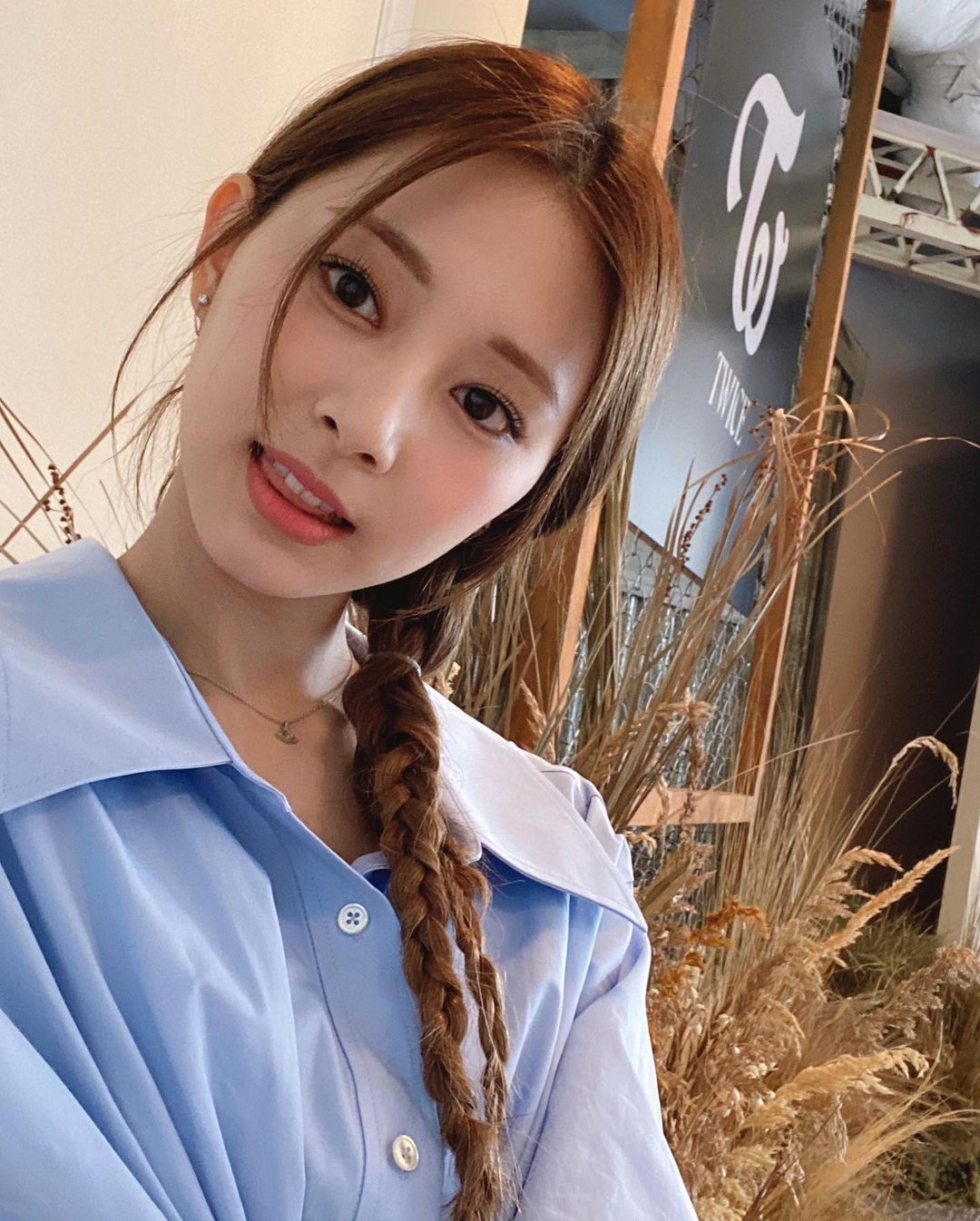 超越周董、Jolin！TWICE 周子瑜 IG 粉絲追蹤數突破 1,000 萬，躍升台灣名人排行之冠