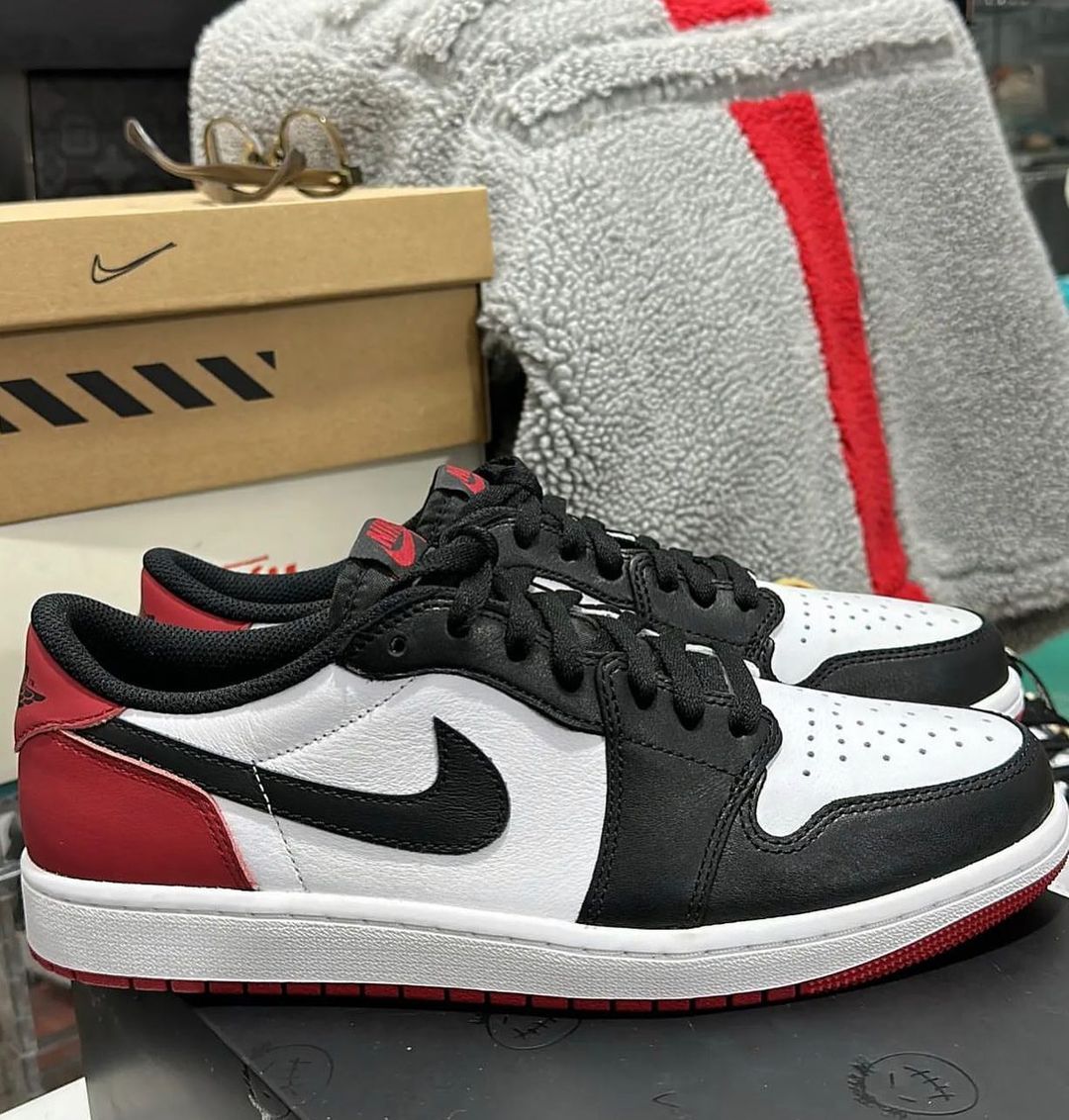 Air Jordan 1 Low OG Black Toe