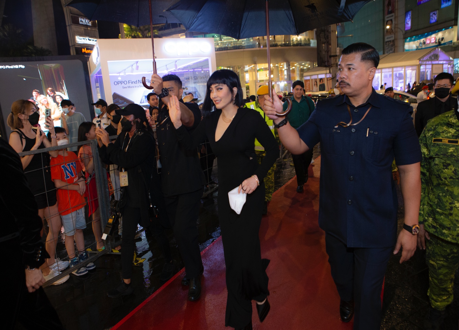 有種友情叫何超儀、楊紫瓊！《Edge Of The World》大馬首映會「超大咖驚喜出現」