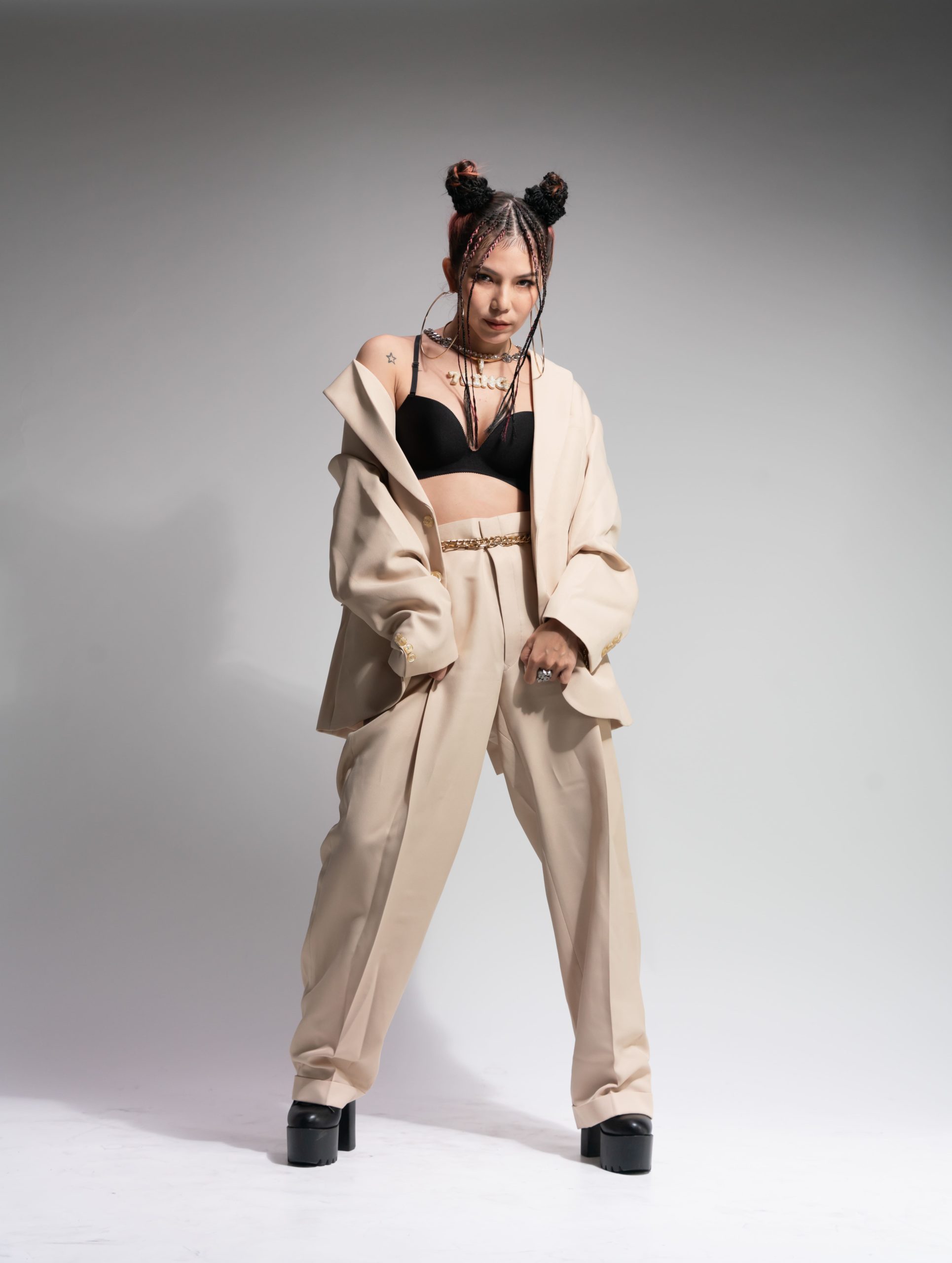 「就算心碎了，還是要好好愛自己」嘻哈雙棲歌手 7LING 最新爵士嘻哈作品〈心碎情人節〉正式亮相