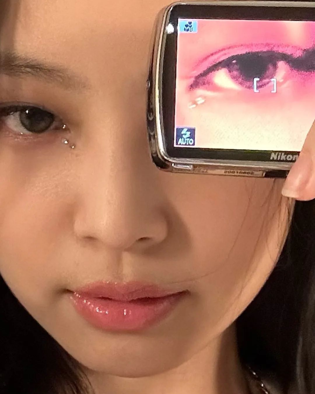 NewJeans 、BLACKPINK 都在瘋！ SONY 限量復刻 CCD 相機 DSC-W830 ，原價3000炒賣已破萬！