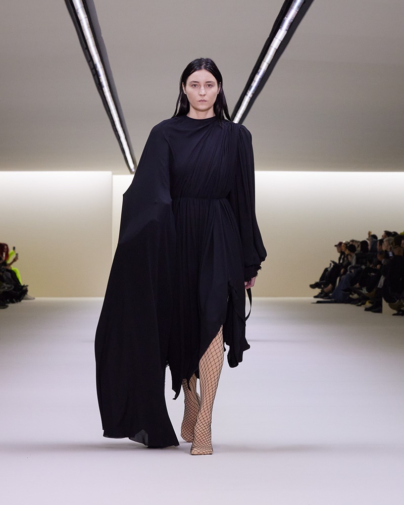 楊丞琳現身現場！ 回顧 Balenciaga 2023 冬季大秀，可愛教主變成暗黑教主！