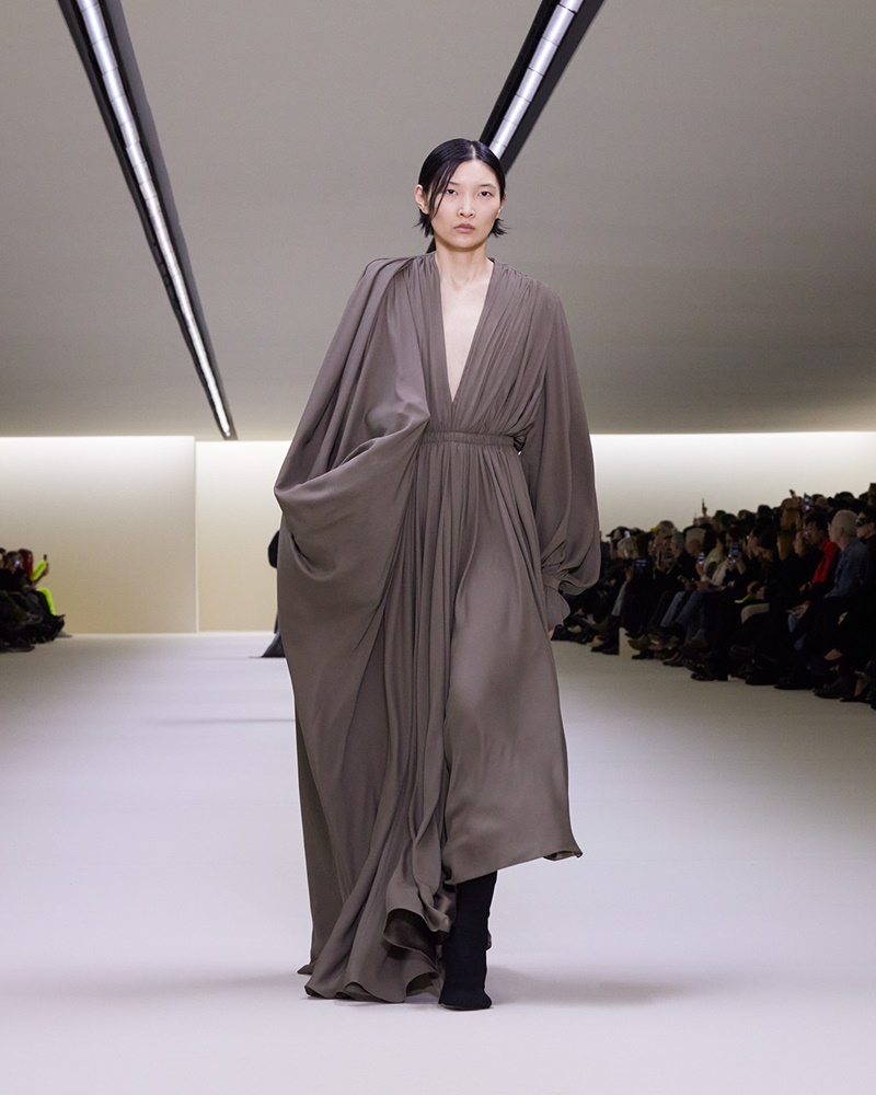 楊丞琳現身現場！ 回顧 Balenciaga 2023 冬季大秀，可愛教主變成暗黑教主！